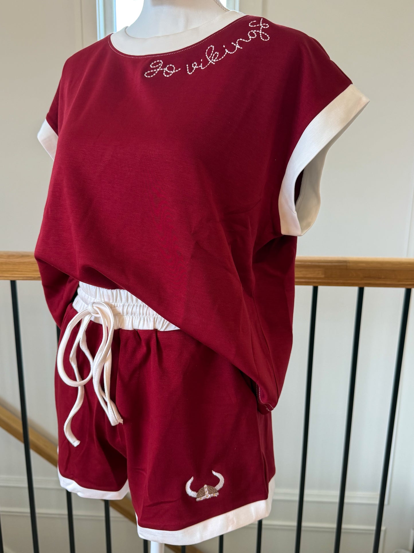 Maroon and White Set